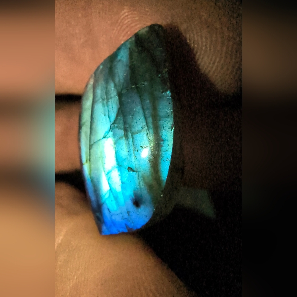 Labadorite stone